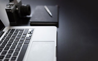 陕西西乡县堰口镇湾对坡村：红叶红柿美如画